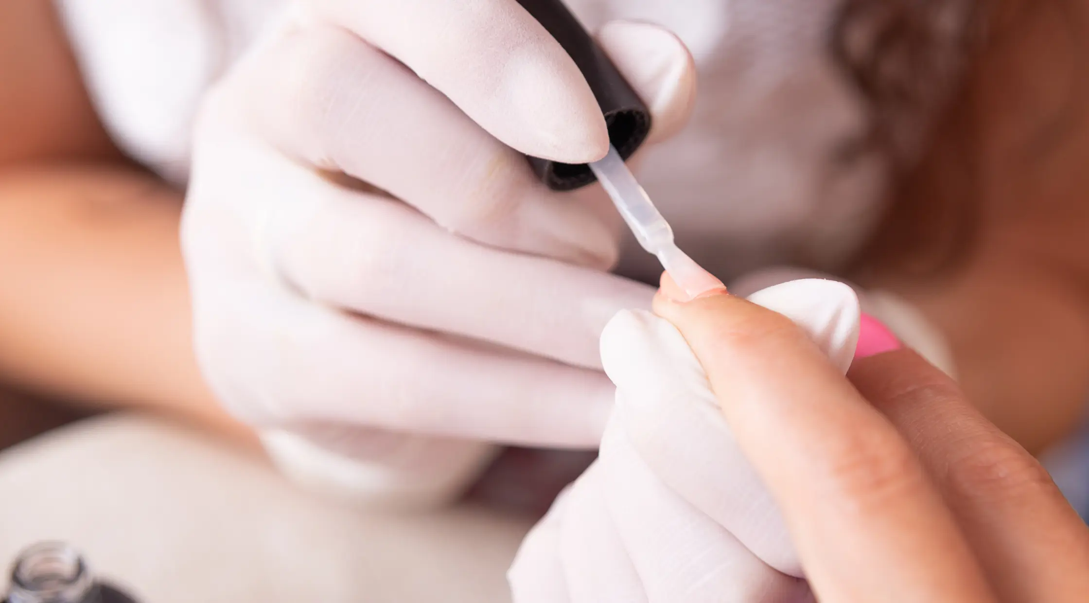 Dicas para fazer as unhas crescerem fortes e saudáveis