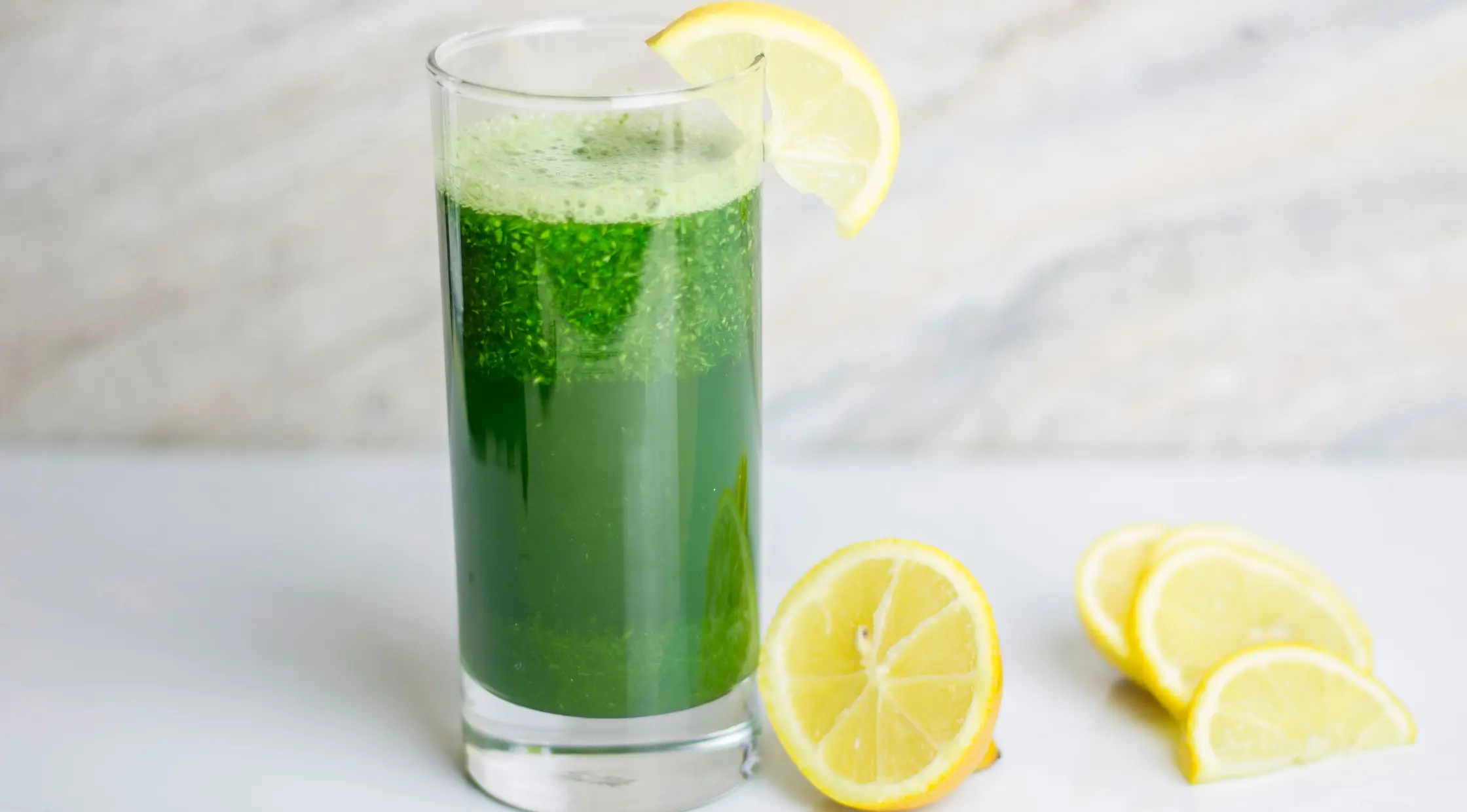 Receitas de suco detox para desinchar e garantir uma vida mais saudável